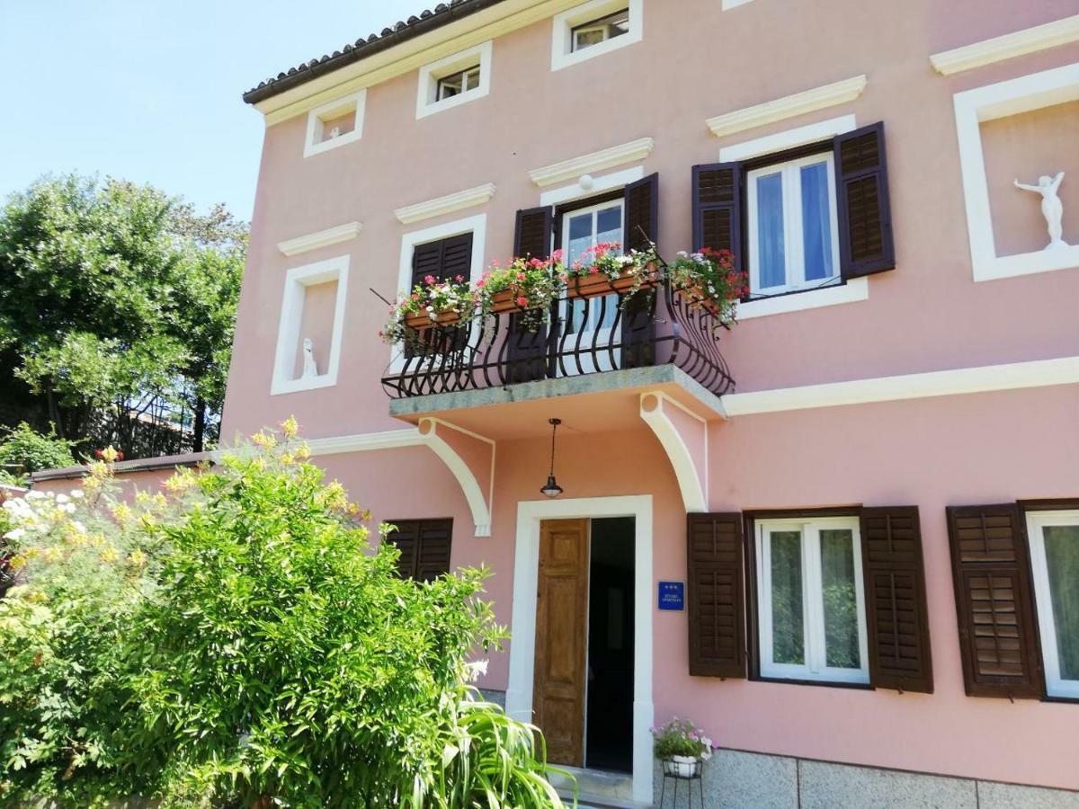 Apartment Lusetic *